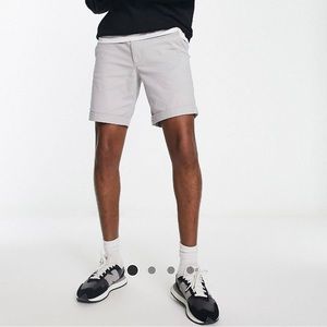 Jack & Jones Intelligence slim fit chino shorts in light gray Size: Small